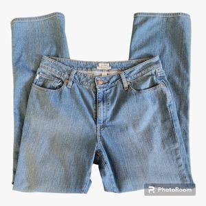 L.L.Bean Favorite Fit Straight Leg Women's Denim Jeans Sz 10R Lt Indigo Mid-Rise